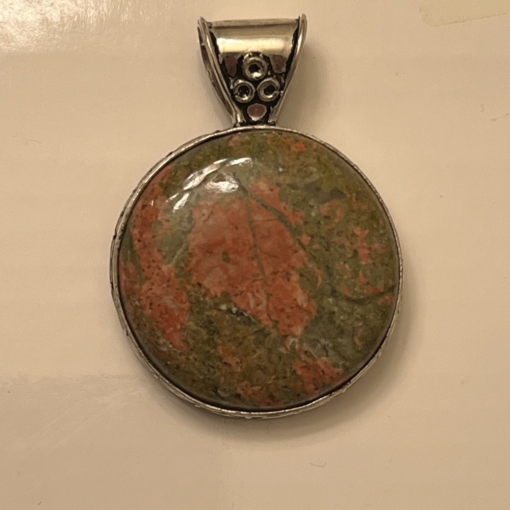 Unikite round pendant
